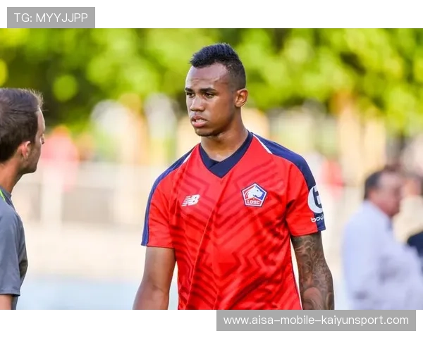 中卫爆红!加布里埃尔引爆豪门混战 中卫爆红!加布里埃尔引爆豪门混战