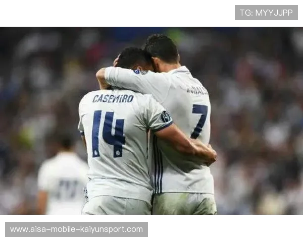 C罗赛前与老队友互相加油画面感人 C罗赛前与老队友互相加油画面感人