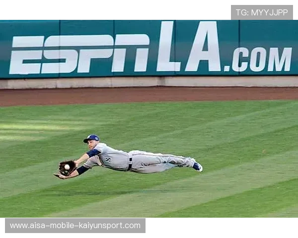 MLB打线发力外野接杀成为比赛转折镜头 MLB打线发力外野接杀成为比赛转折镜头